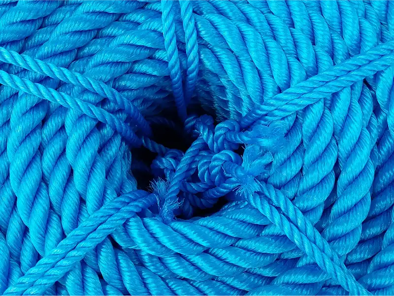 Plasmódia: corda de Polietileno torcida. Close-up no rolo